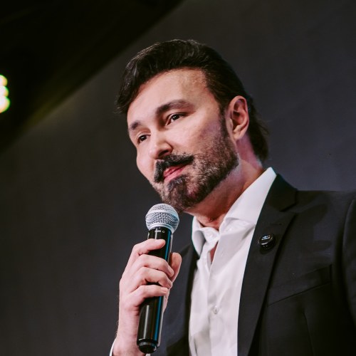 Dr. Marcos Castro